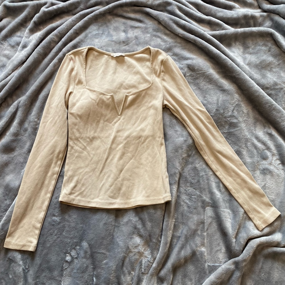 Very cute v neck shirt with built in bralette